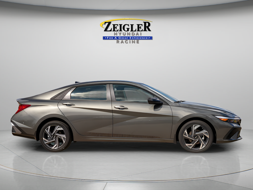 New 2025 Hyundai Elantra SEL FWD image 10