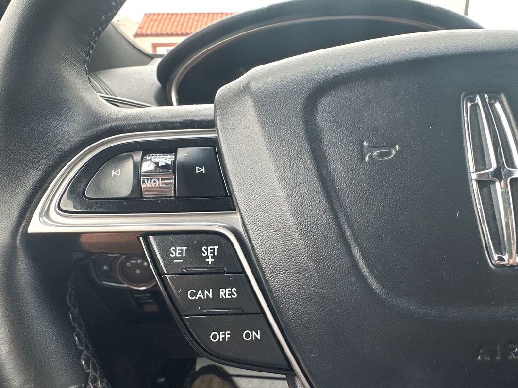 Used 2019 Lincoln Nautilus Reserve image 30