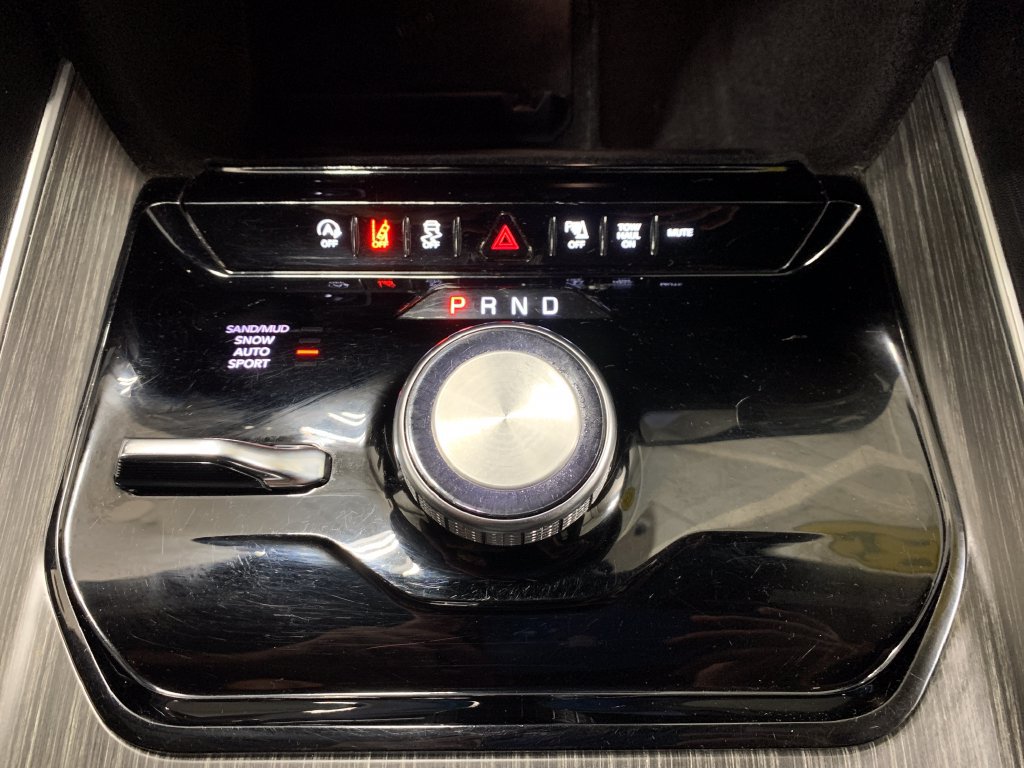 Used 2023 Jeep Wagoneer L Series II AWD/4WD image 14
