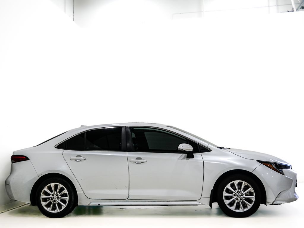 Used 2022 Toyota Corolla XLE FWD image 4