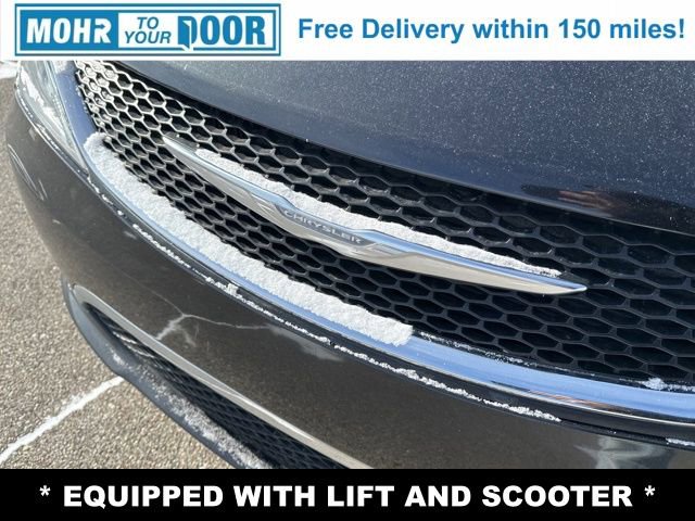 Used 2017 Chrysler Pacifica Touring-L image 31