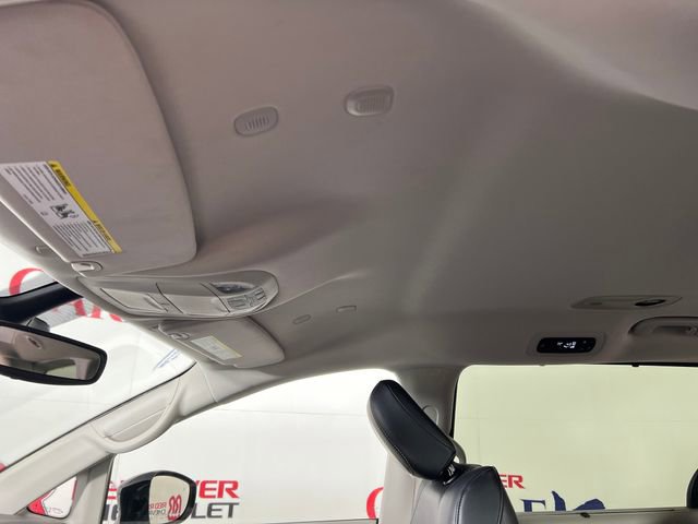 Used 2024 Chrysler Pacifica Touring-L image 23