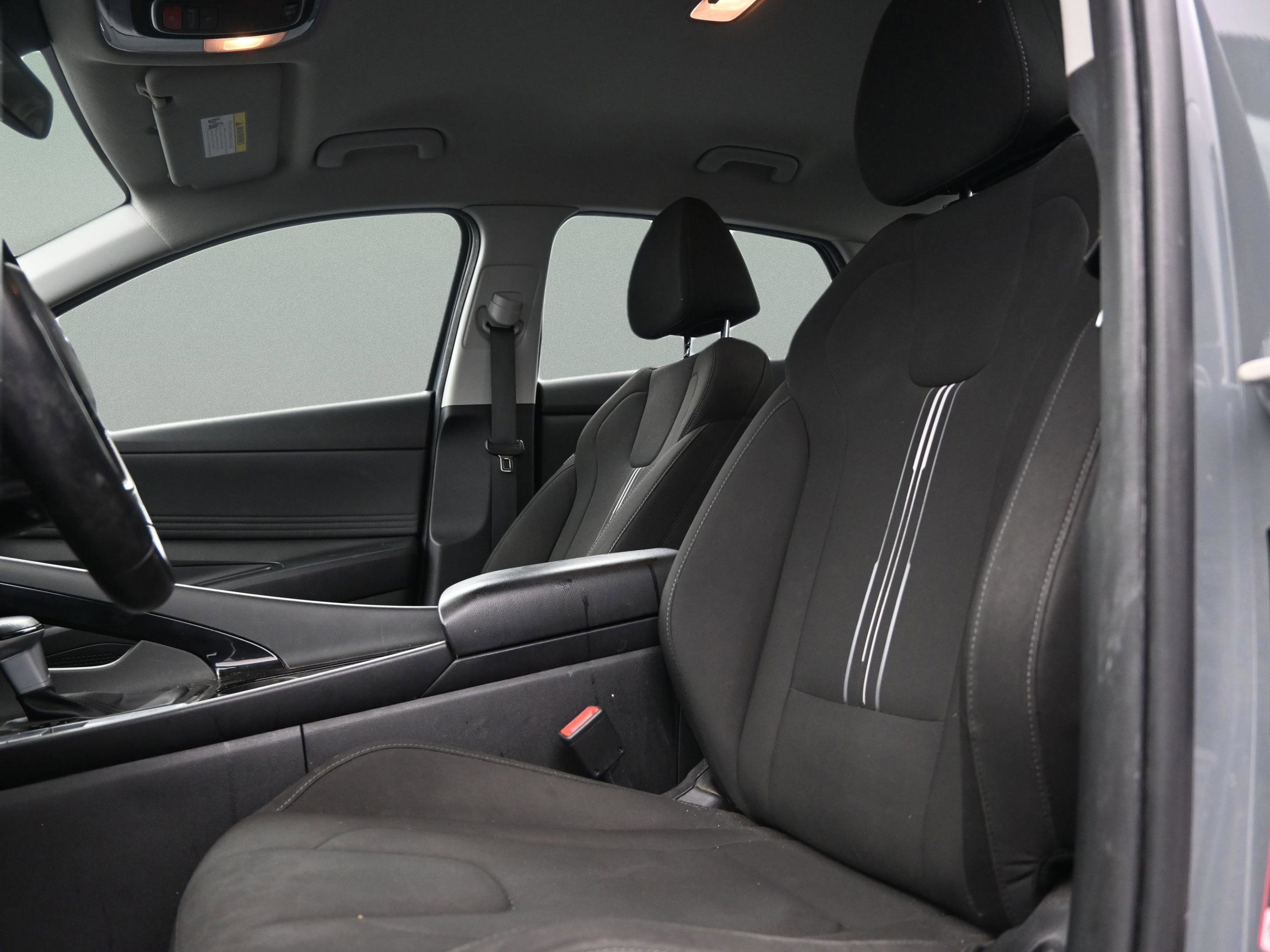 Used 2022 Hyundai Elantra SEL w/ Convenience Package image 35