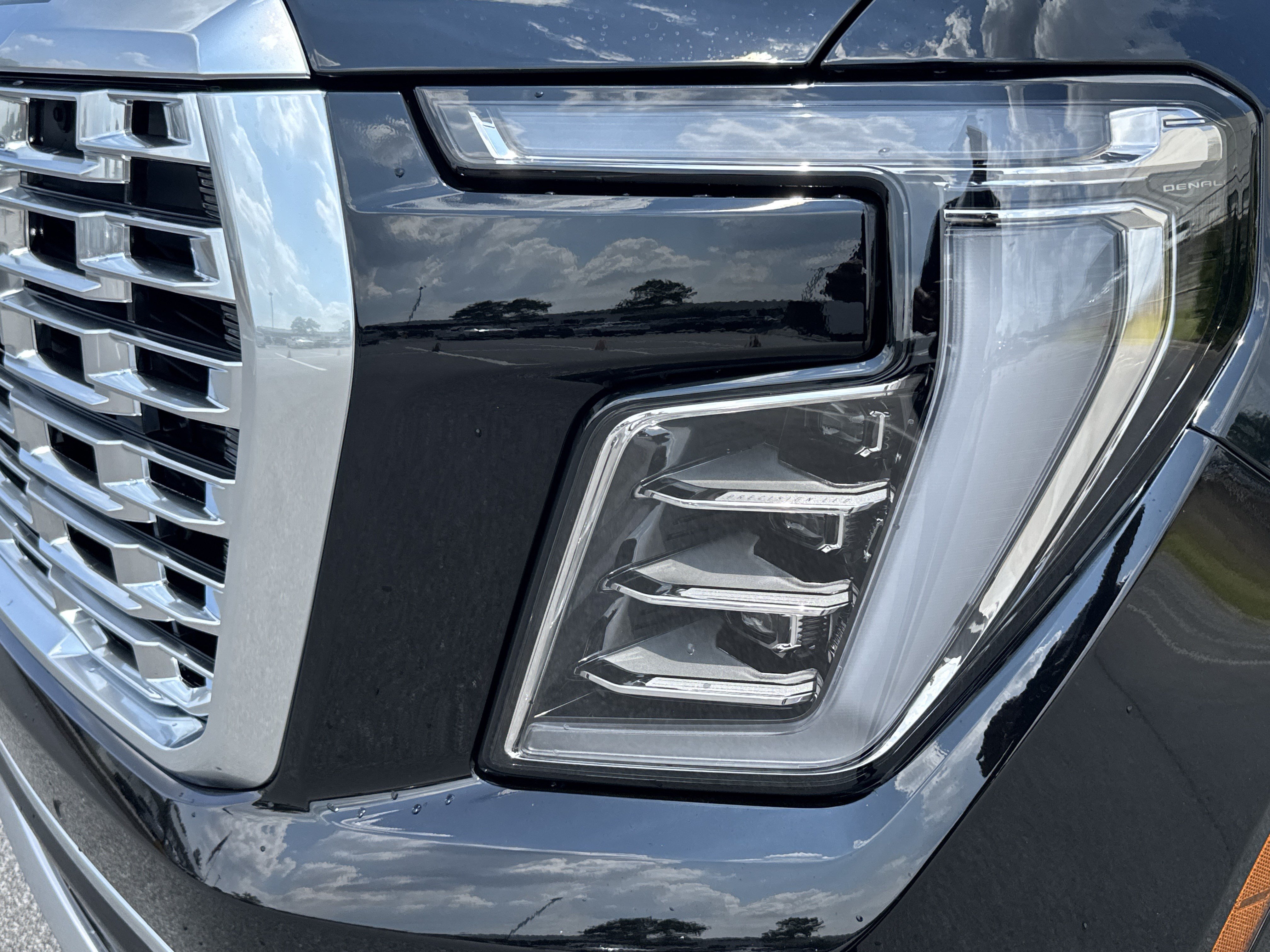 New 2026 GMC Yukon XL Denali w/ Denali Reserve Package AWD/4WD image 6
