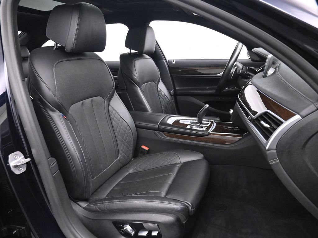 Used 2020 BMW 750i xDrive w/ M Sport Package AWD/4WD image 25