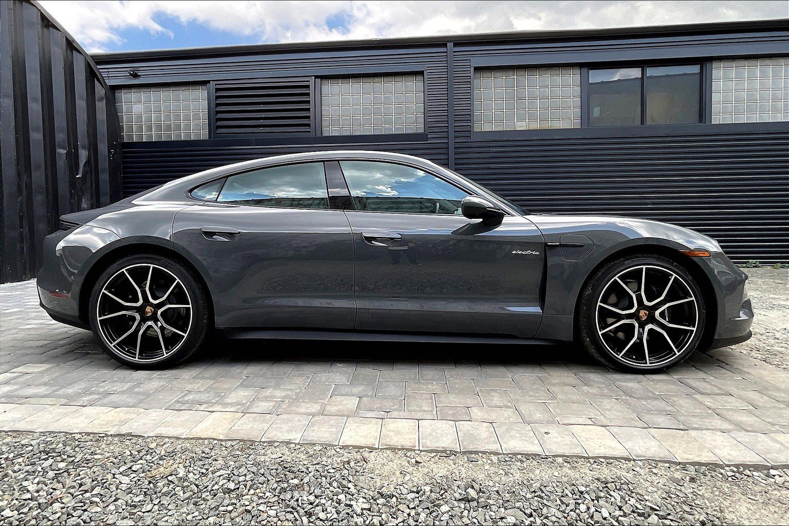 New 2025 Porsche Taycan image 12