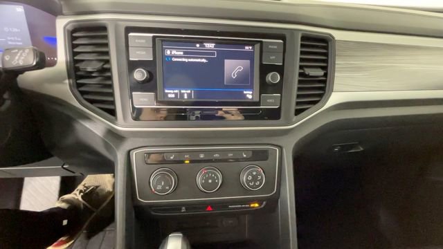 Used 2022 Volkswagen Atlas Cross Sport SE FWD image 31