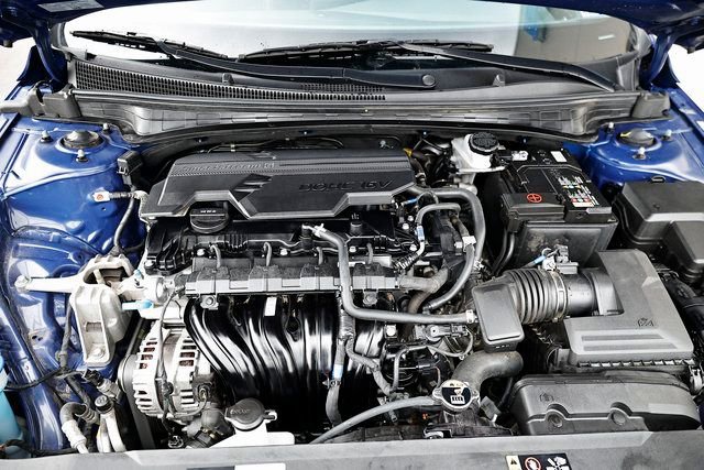 Used 2025 Hyundai Elantra SEL image 31