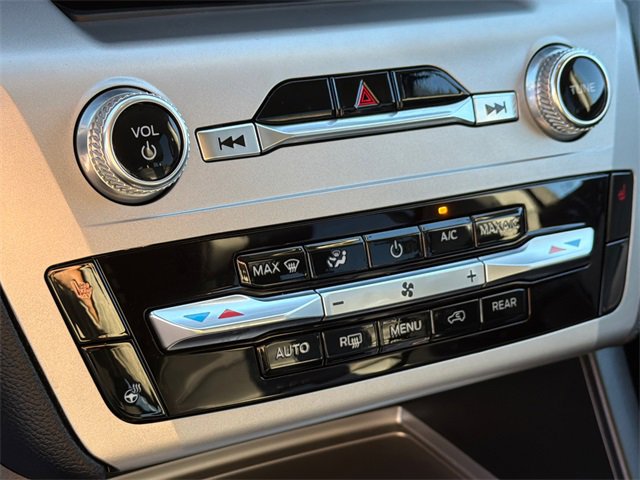 Used 2022 Ford Explorer XLT w/ Equipment Group 202A image 27