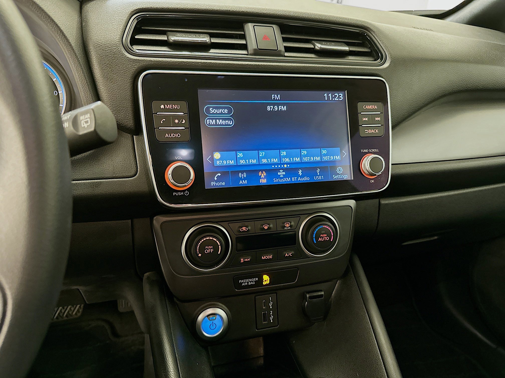 Used 2024 Nissan Leaf S image 25