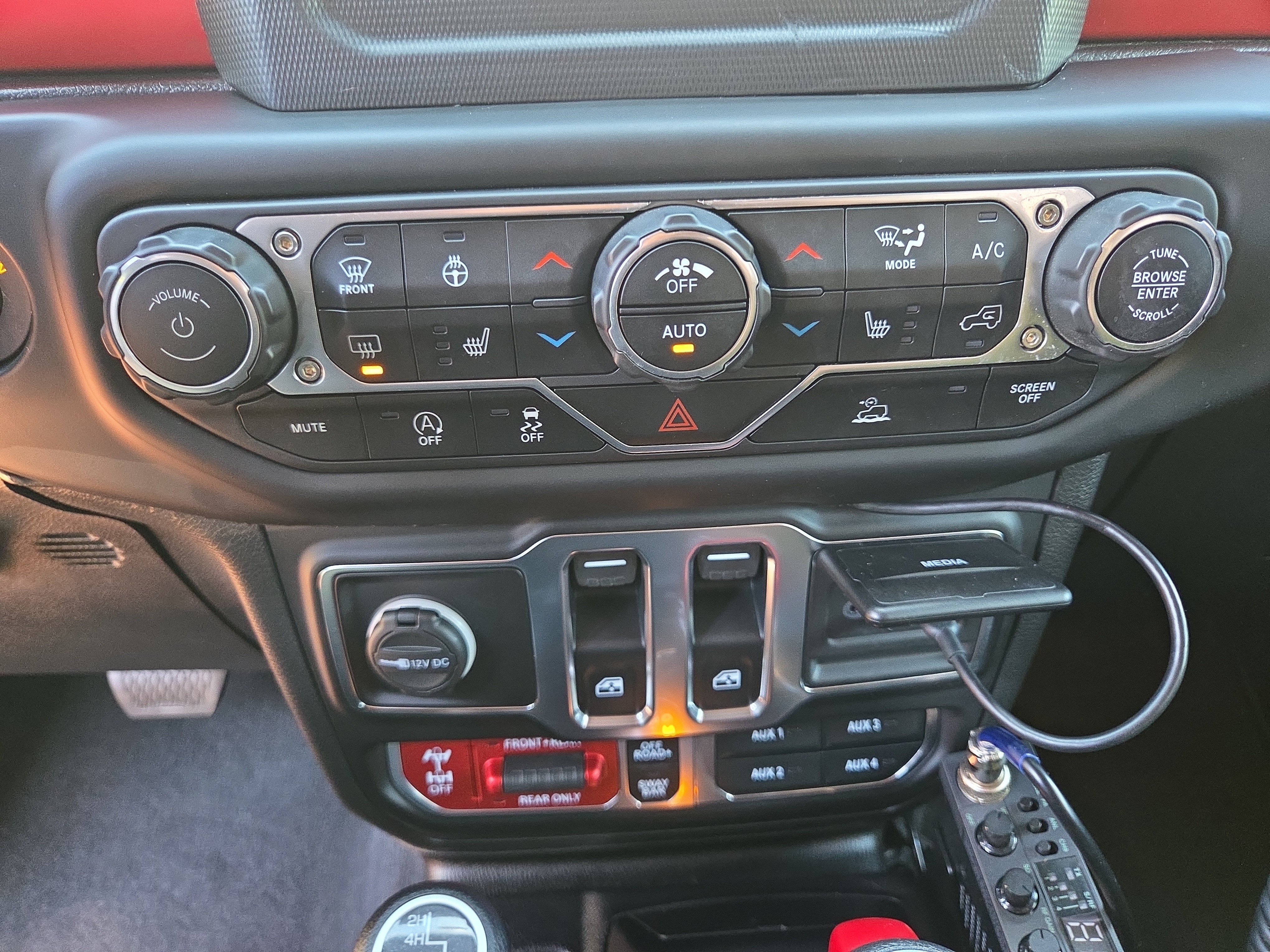 Used 2021 Jeep Wrangler Rubicon w/ Cold Weather Group AWD/4WD image 25
