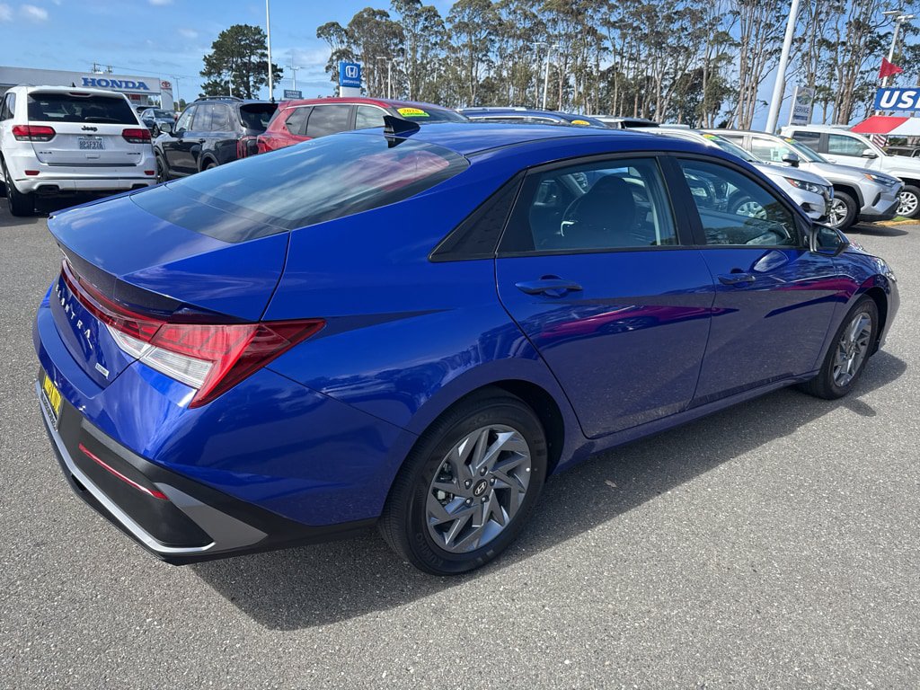 Used 2026 Hyundai Elantra Hybrid FWD image 5