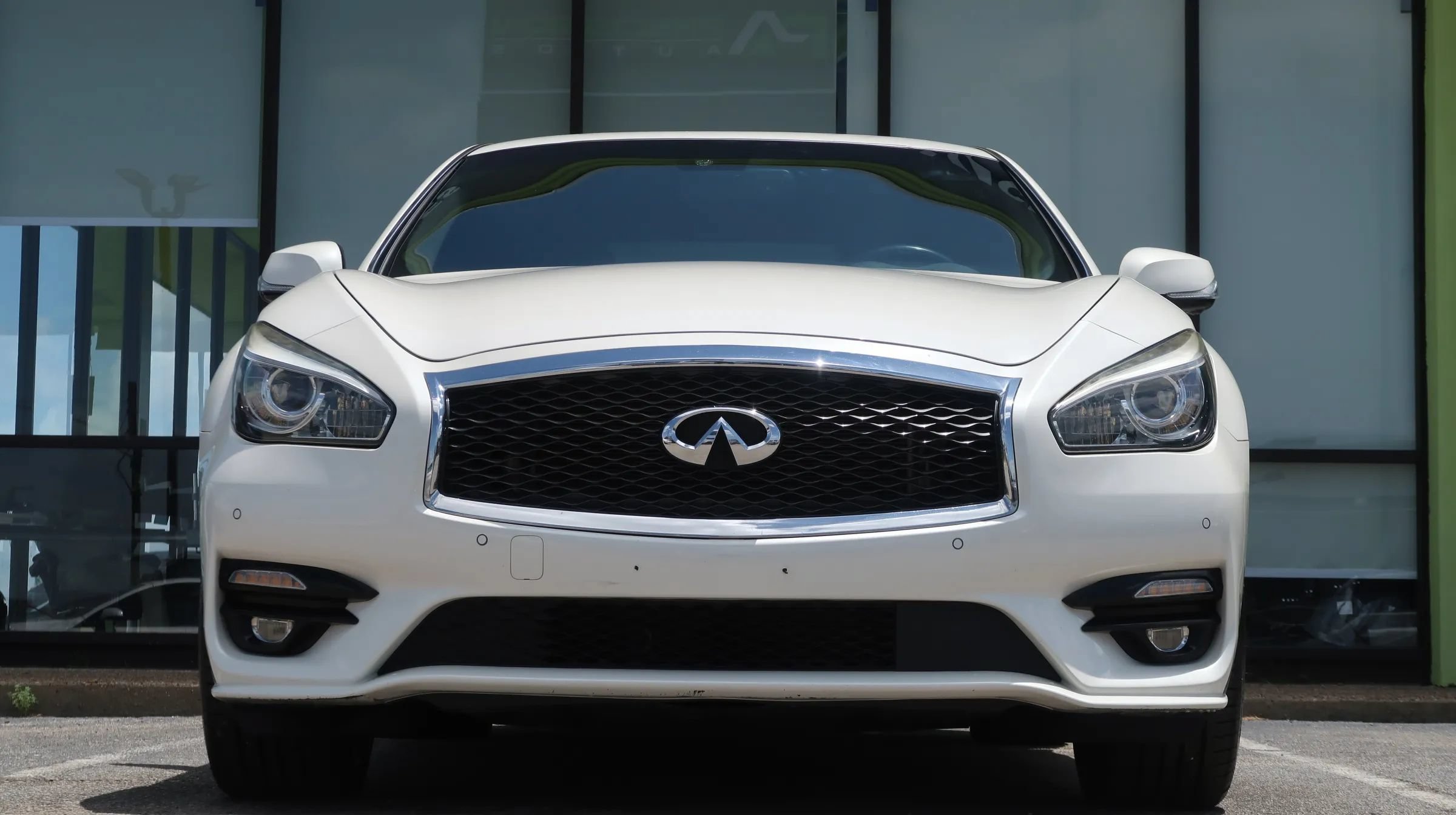 Used 2019 INFINITI Q70 Luxe w/ Sport Package RWD image 3