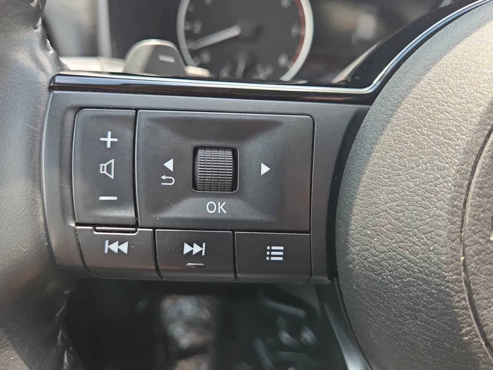 Used 2022 Nissan Rogue SV w/ SV Premium Package AWD/4WD image 21