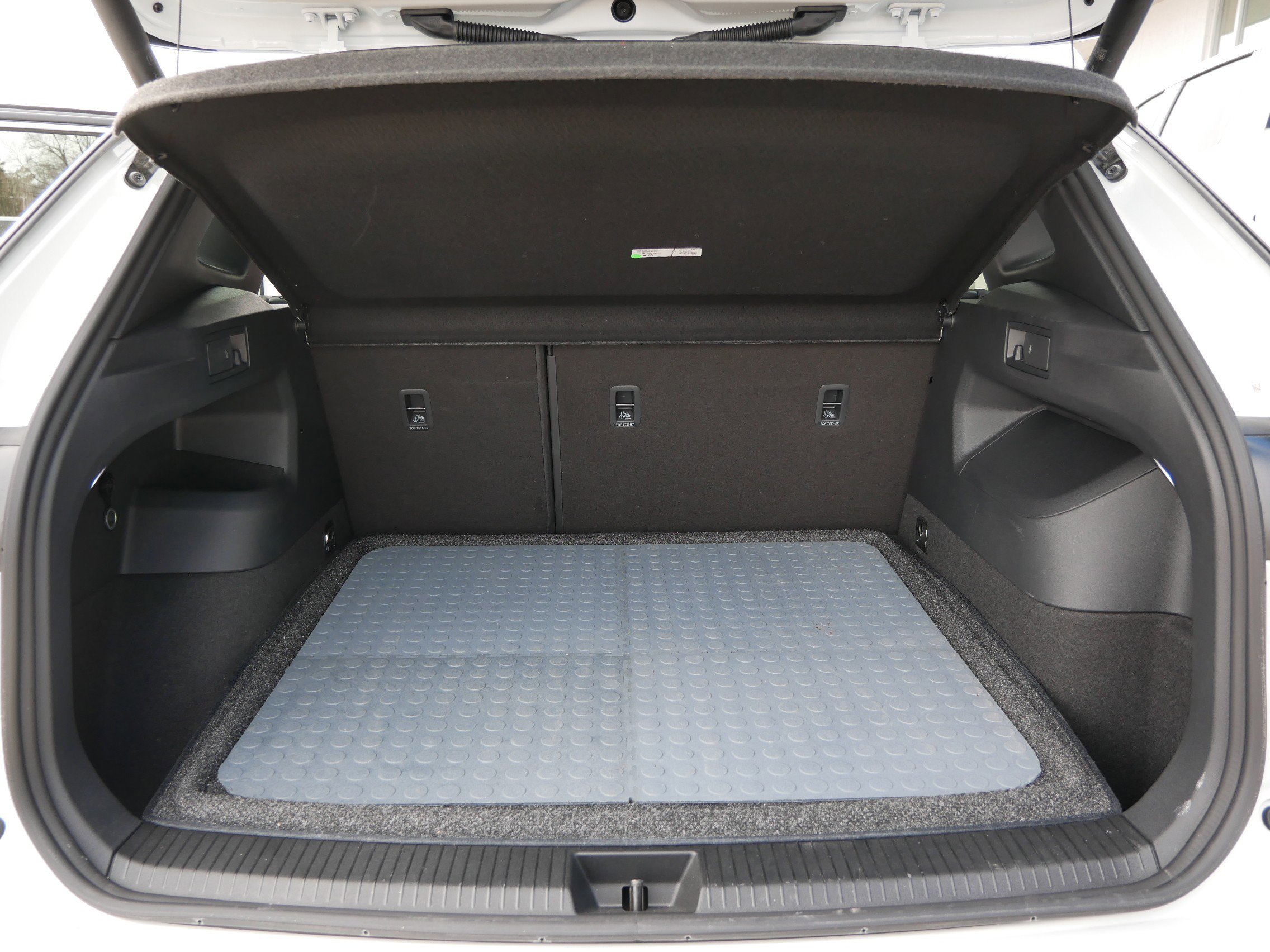 Used 2026 Volkswagen Tiguan SEL R-Line image 10