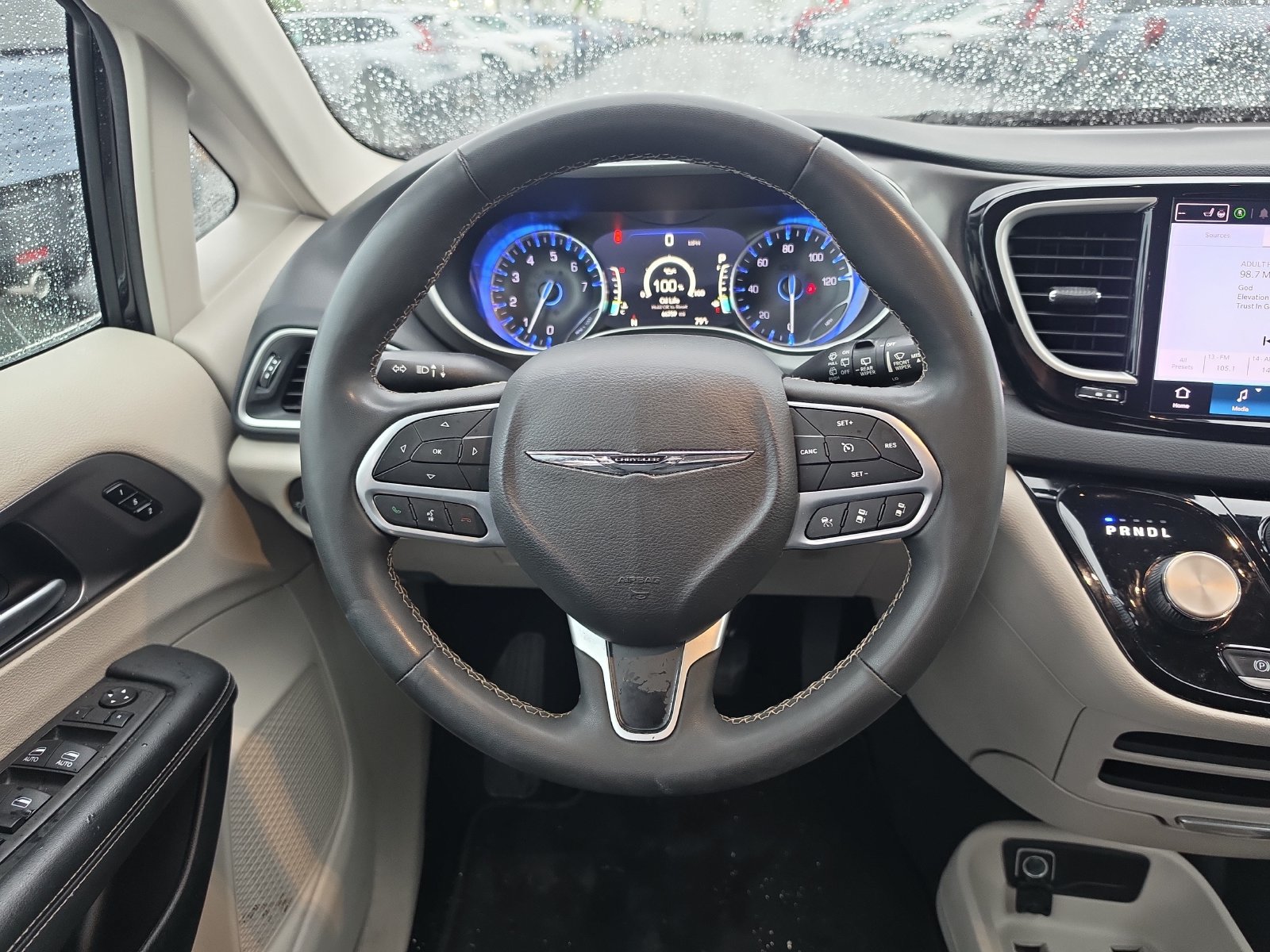 Used 2024 Chrysler Pacifica Touring-L FWD image 10