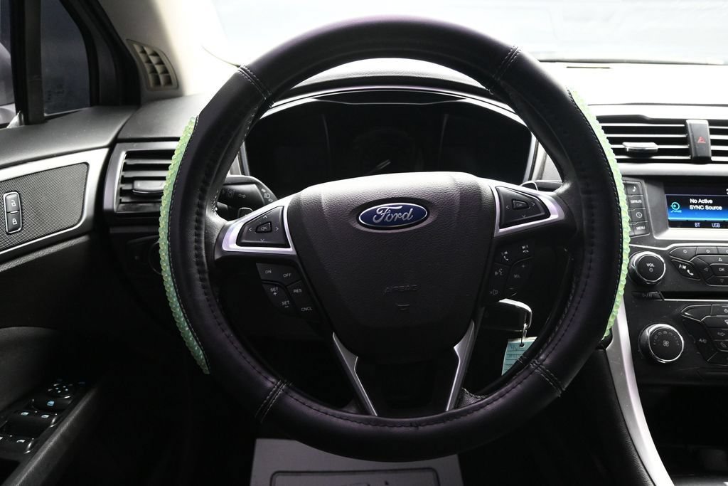 Used 2016 Ford Fusion SE AWD/4WD image 14