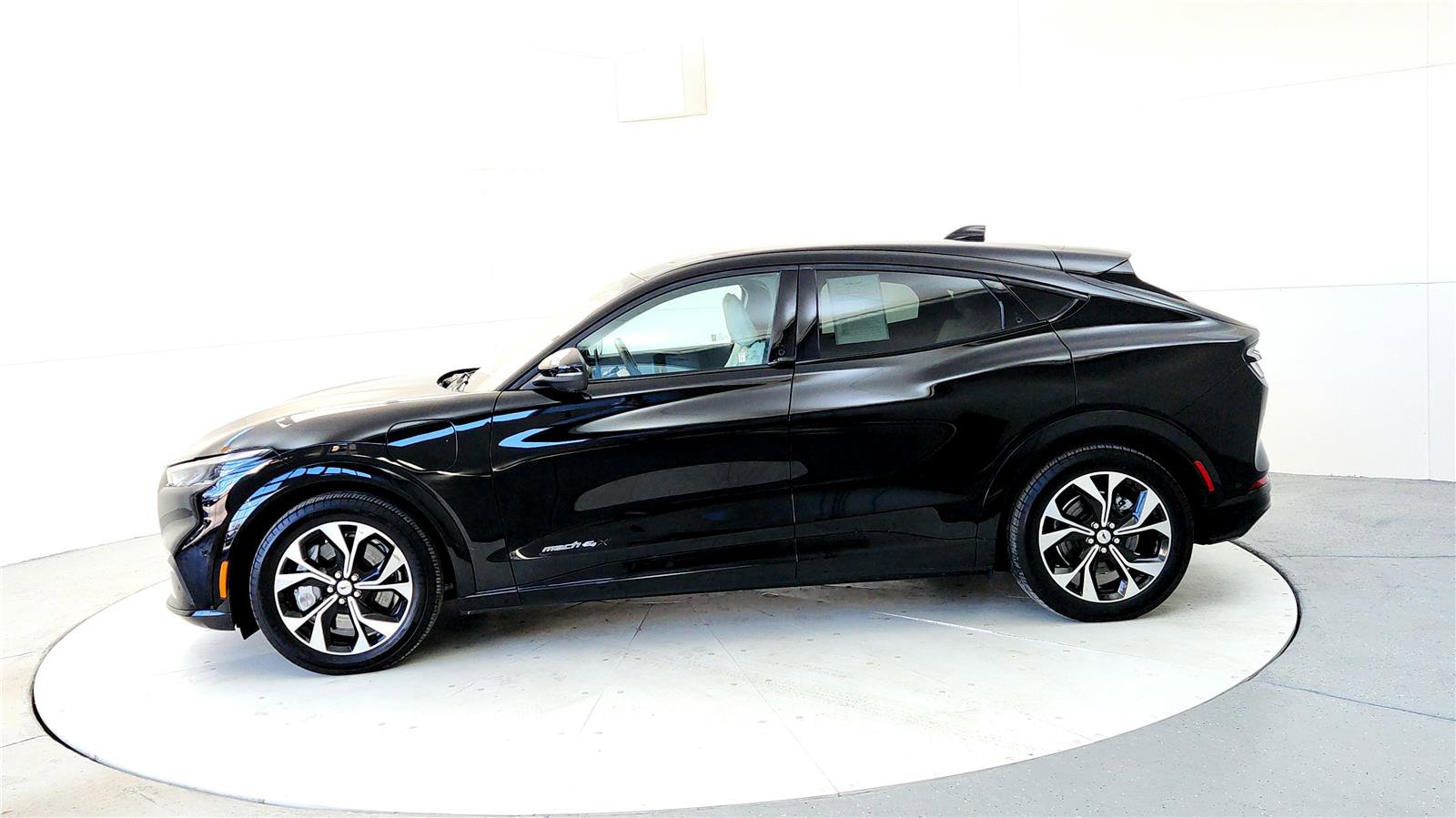 Used 2023 Ford Mustang Mach-E Premium image 3