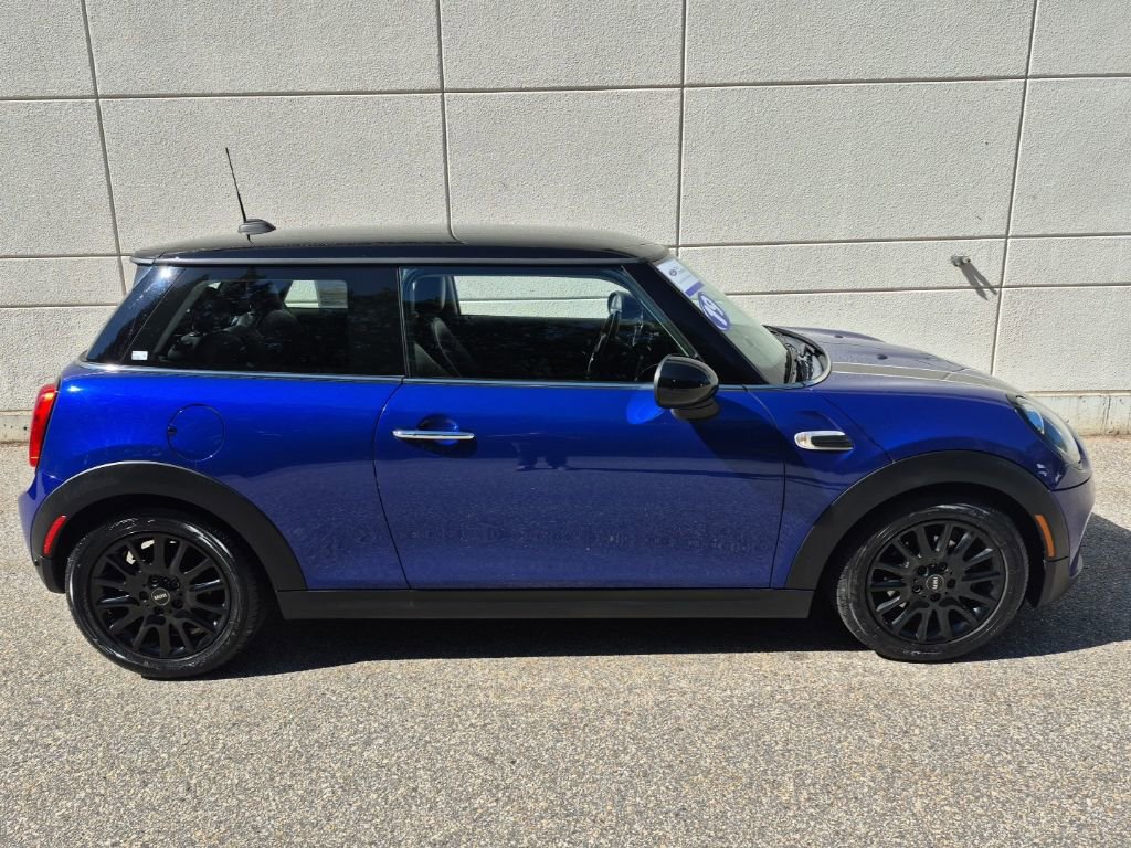 Used 2019 MINI Cooper 2-Door Hardtop w/ Signature Upholstery Package image 5