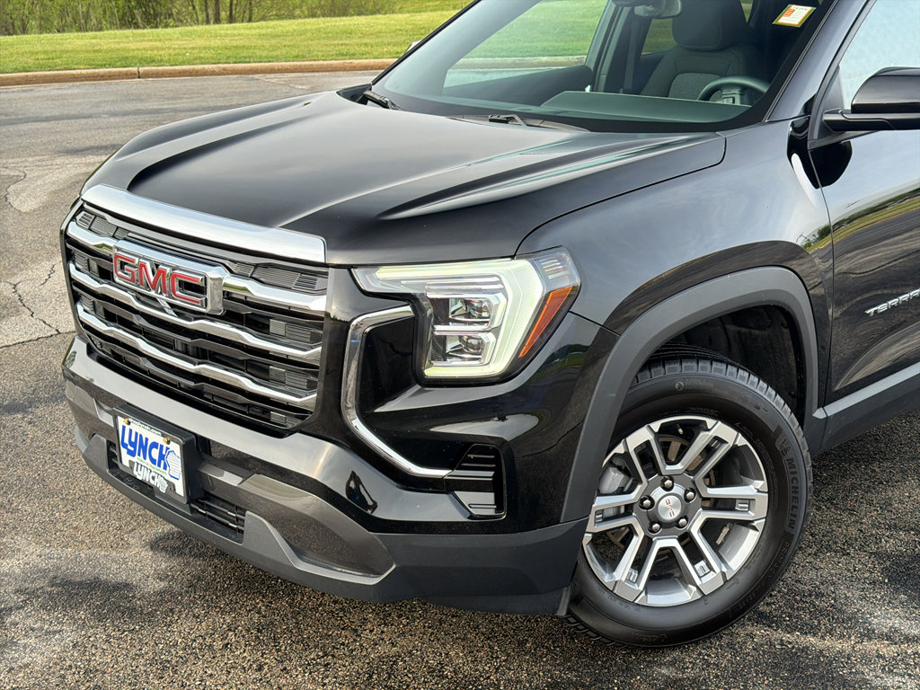 Used 2025 GMC Terrain Elevation AWD/4WD image 8