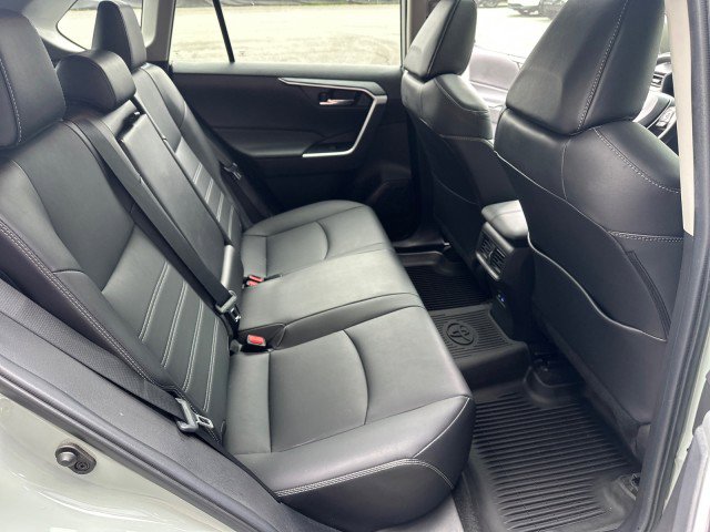 Used 2022 Toyota RAV4 XLE Premium image 21