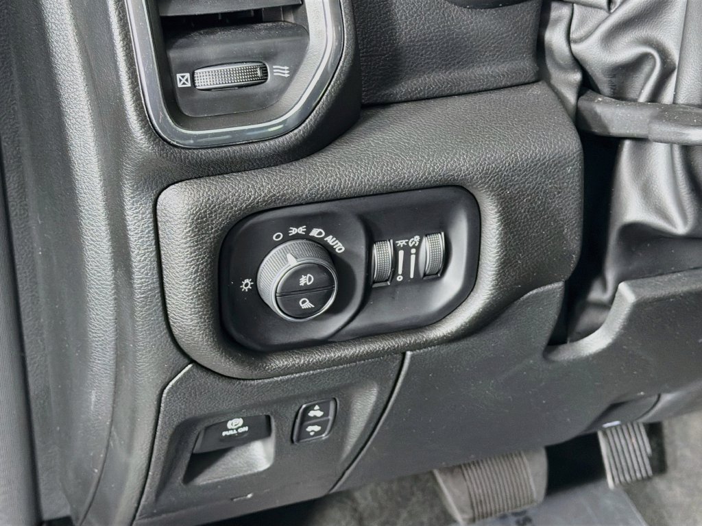 Used 2023 RAM 1500 Laramie AWD/4WD image 10