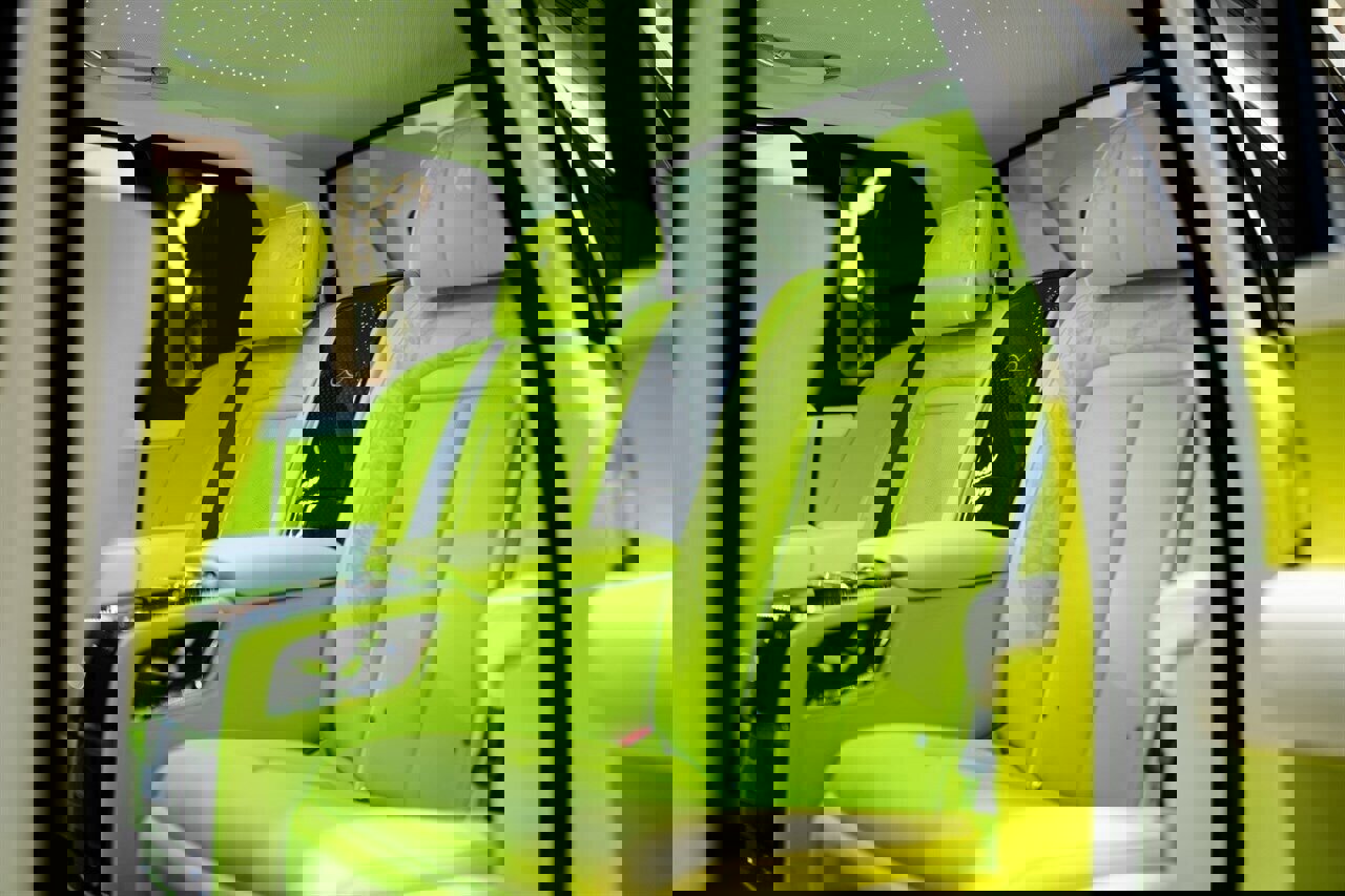 Used 2025 Rolls-Royce Cullinan Black Badge w/ Leather Finishing Pack image 21