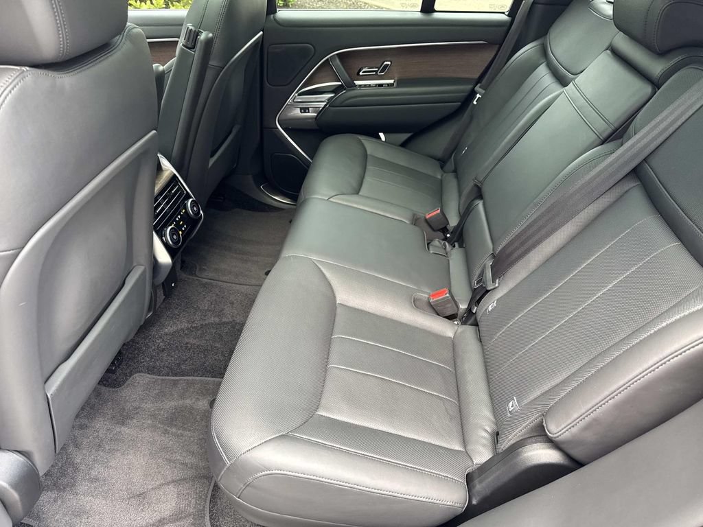 Used 2024 Land Rover Range Rover SE AWD/4WD image 16