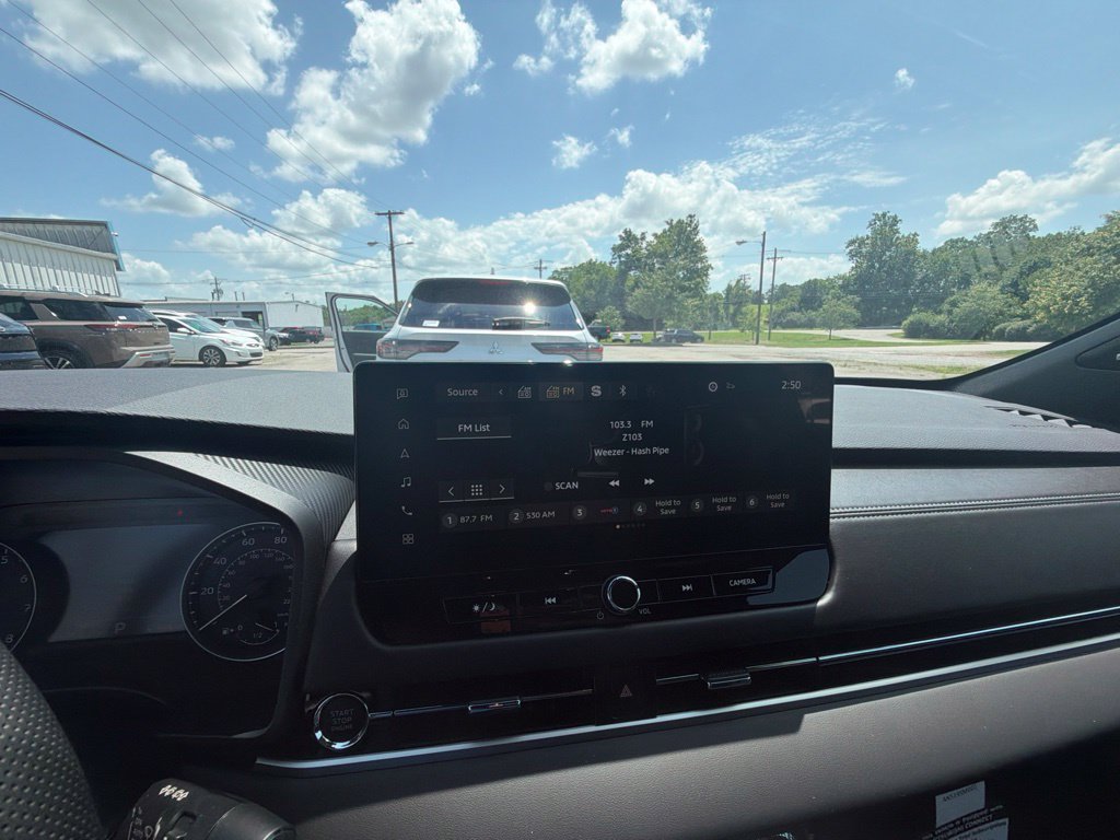 New 2026 Mitsubishi Outlander LE FWD image 12