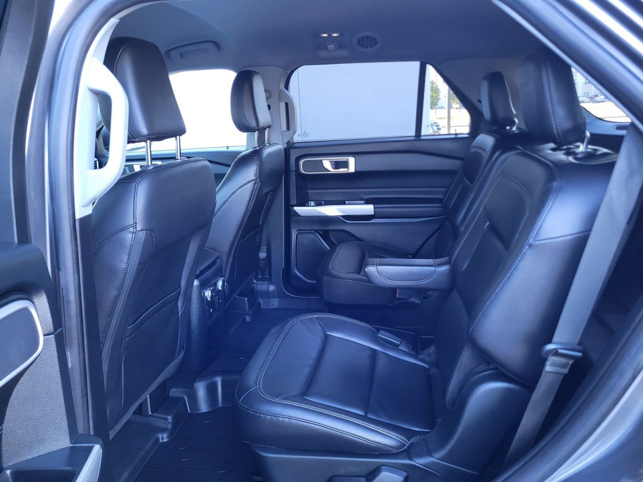 Used 2021 Ford Explorer XLT w/ Equipment Group 202A image 15