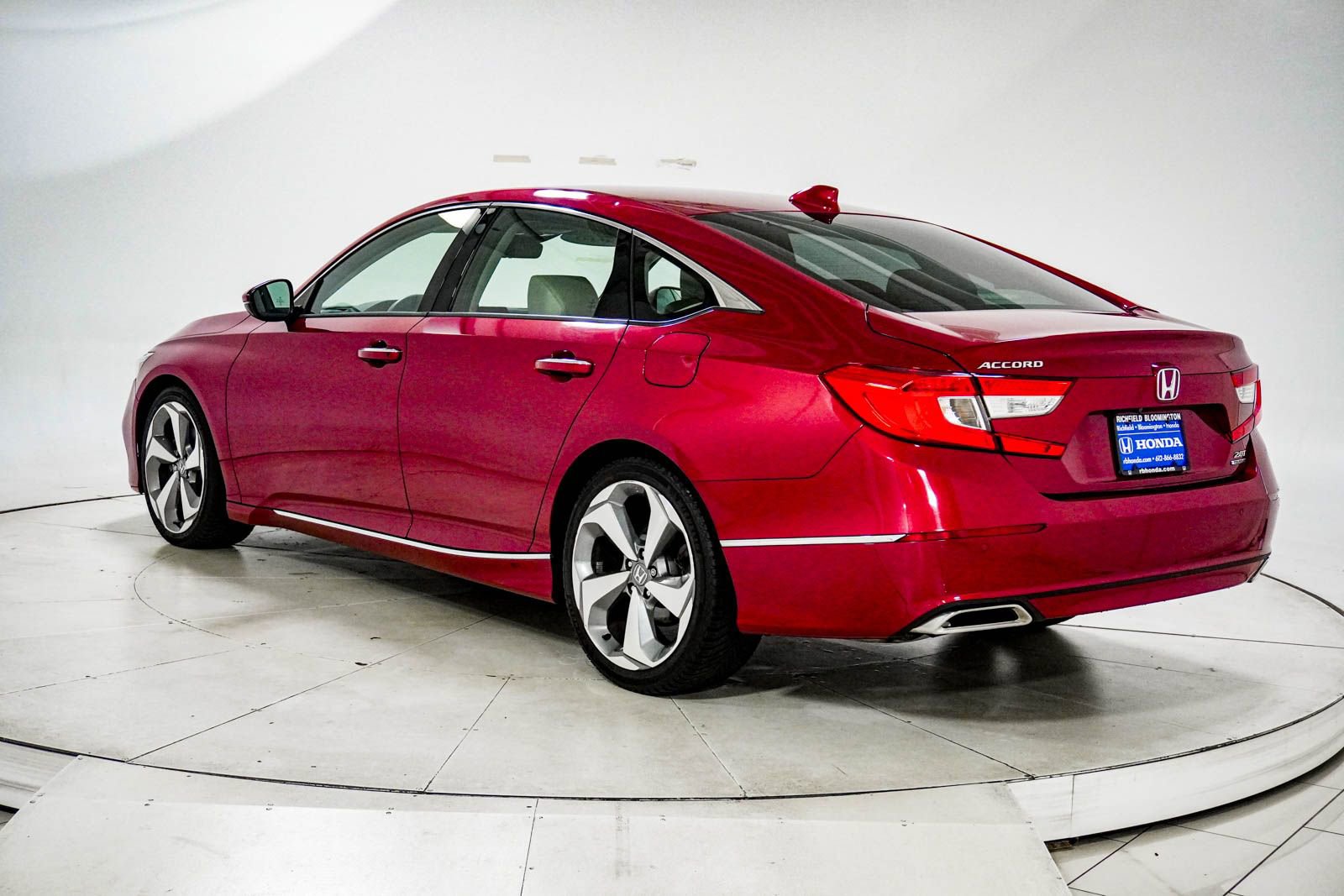 Used 2018 Honda Accord Touring image 6