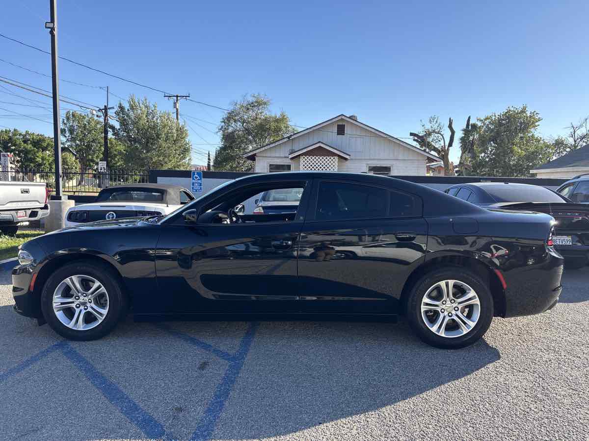 Used 2019 Dodge Charger SXT image 5