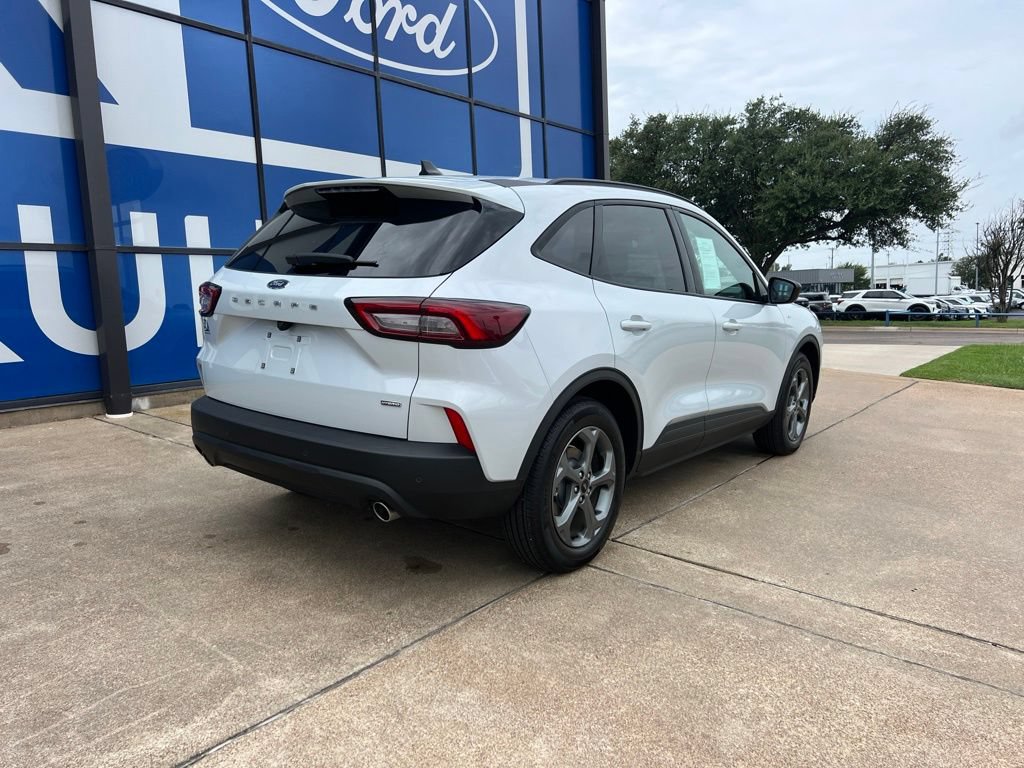 Used 2025 Ford Escape ST-Line w/ Equipment Group 301A FWD image 9