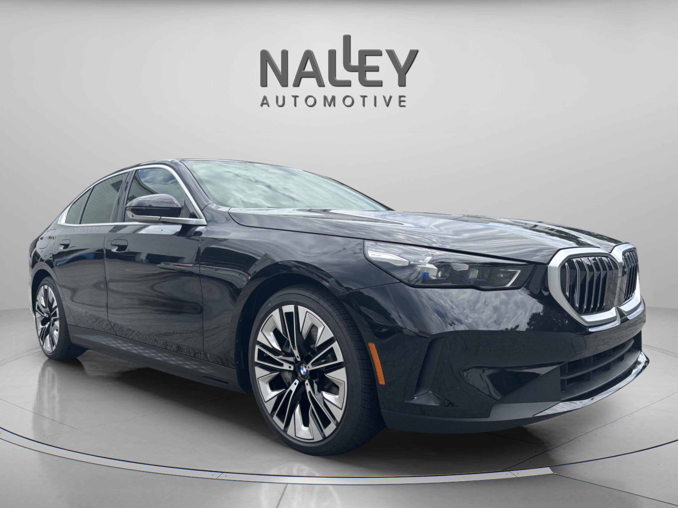 Used 2025 BMW i5 eDrive40i w/ Premium Package image 5