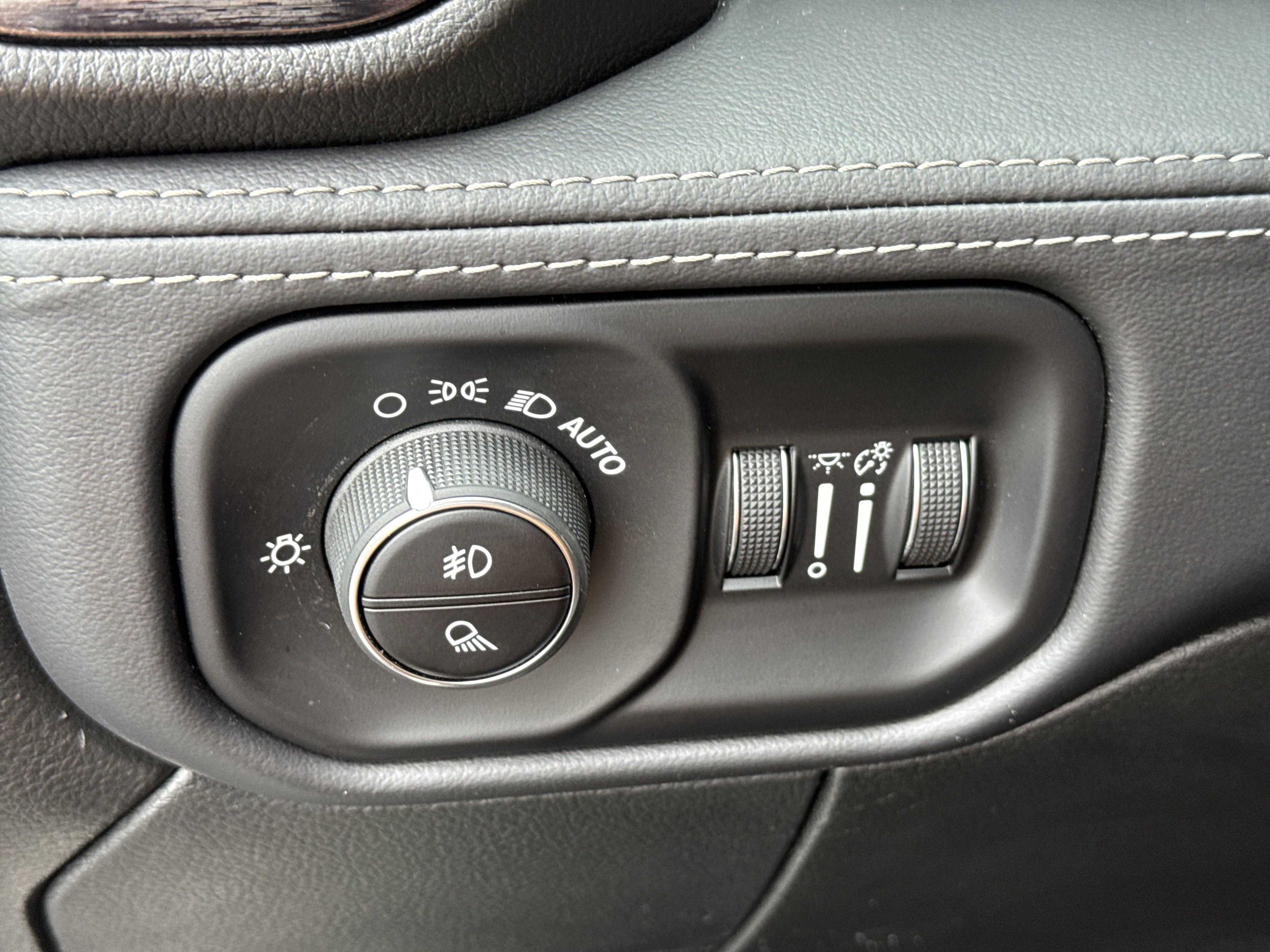 New 2025 RAM 2500 Limited image 37