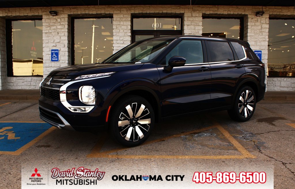 New 2025 Mitsubishi Outlander SE image 1