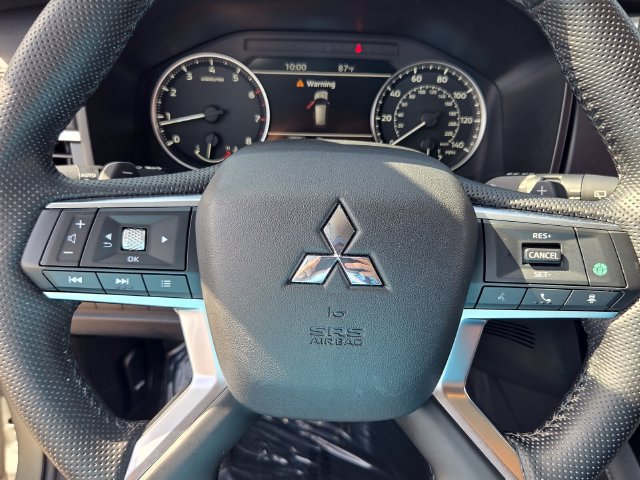 Used 2023 Mitsubishi Outlander SE FWD image 25