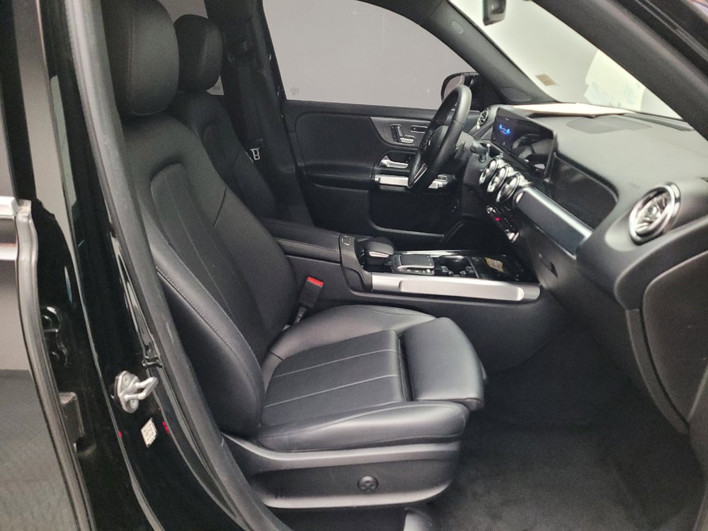 Used 2021 Mercedes-Benz GLB 250 w/ Premium Package image 21
