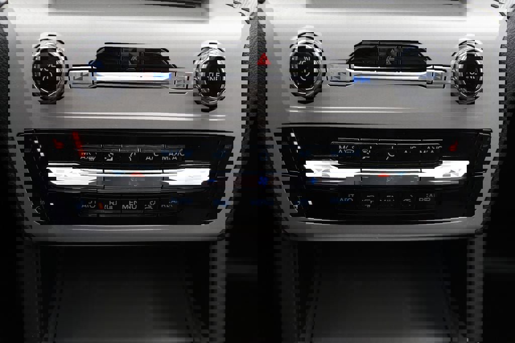 Used 2023 Ford Explorer XLT w/ Equipment Group 202A image 24