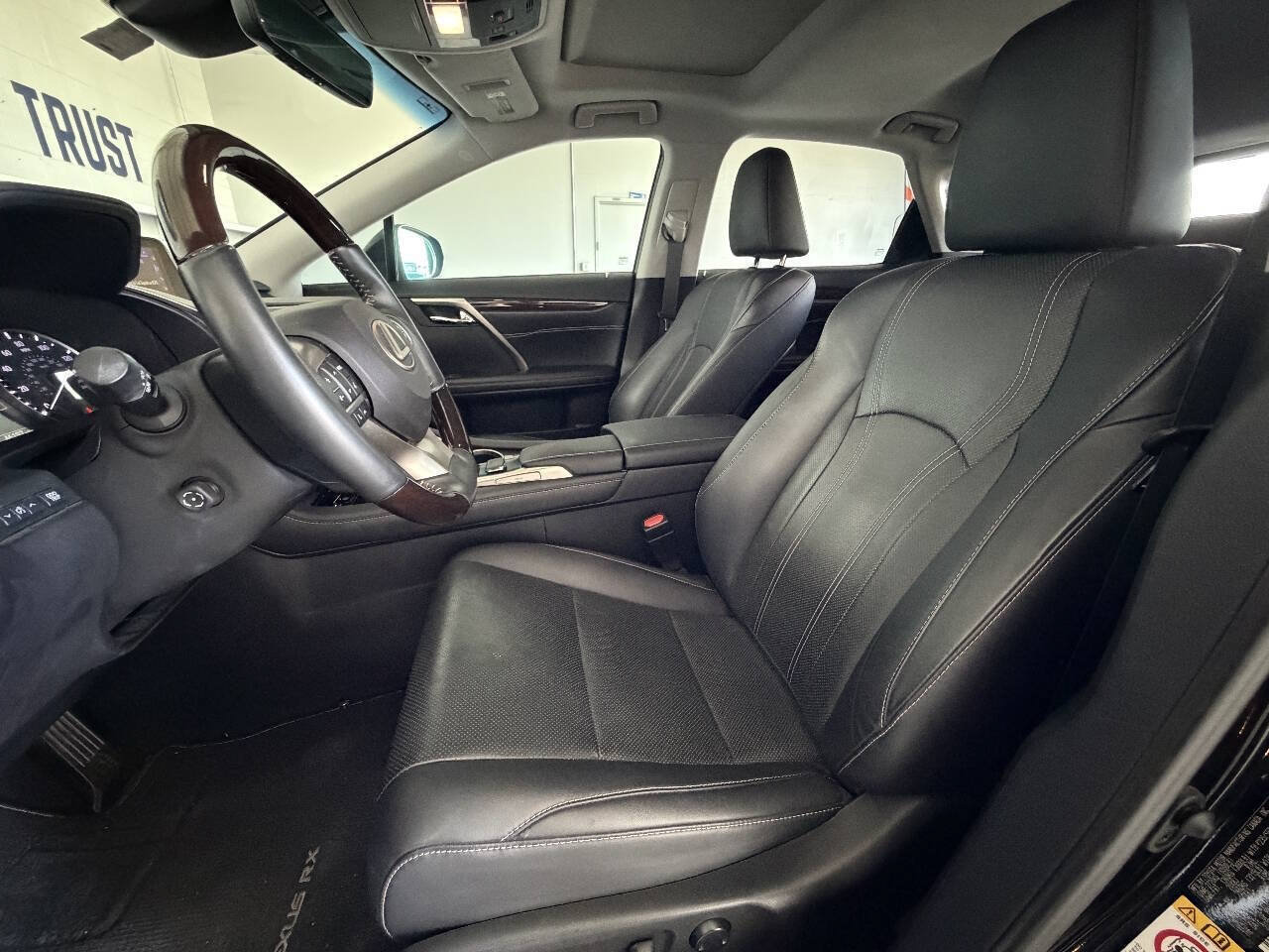 Used 2018 Lexus RX 450h AWD w/ Premium Package image 18