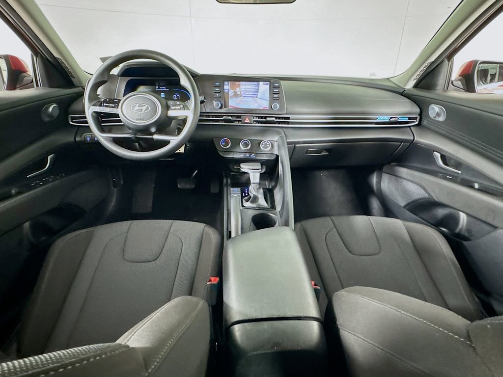 Used 2024 Hyundai Elantra SE image 25