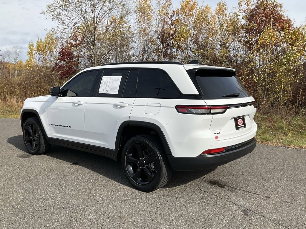 Used 2023 Jeep Grand Cherokee Altitude image 28