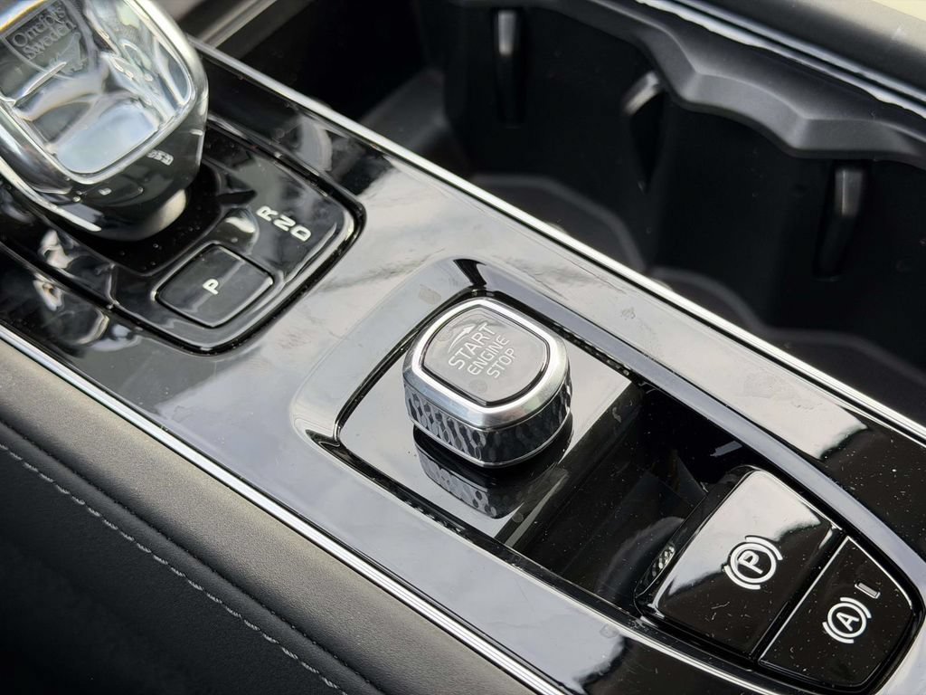 New 2026 Volvo XC90 B6 Plus w/ Protection Package Premier AWD/4WD image 7