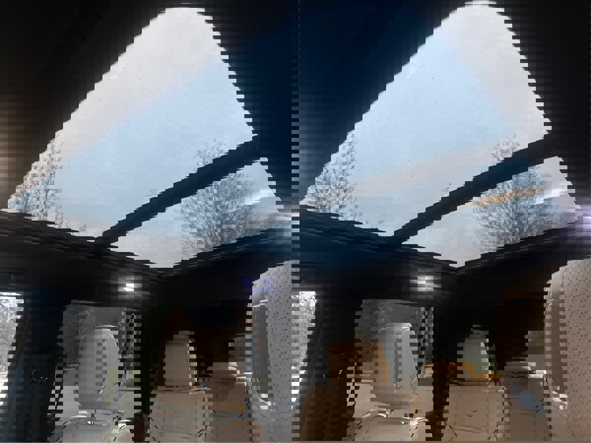 Used 2021 Cadillac Escalade Premium Luxury w/ Performance Package image 20