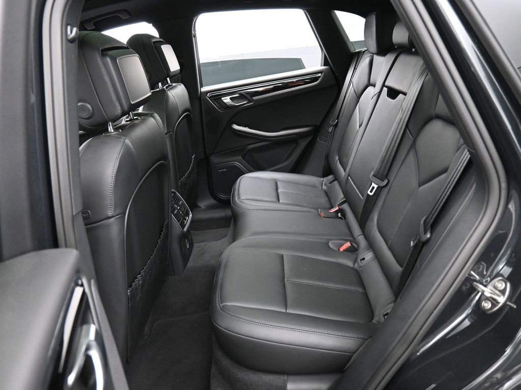 Certified 2025 Porsche Macan image 25