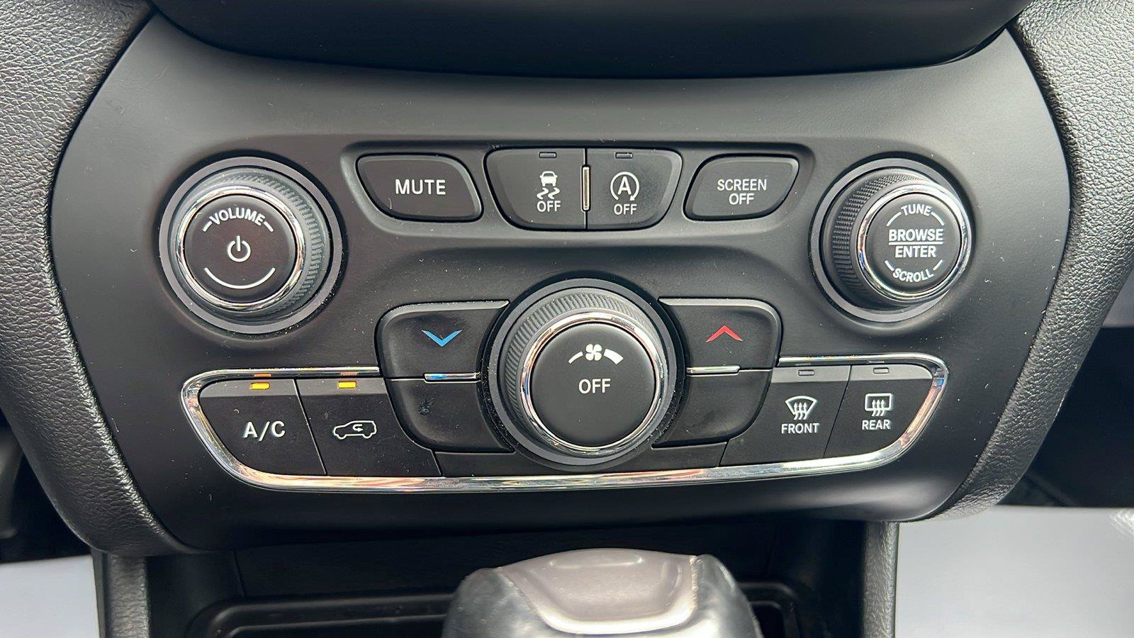 Used 2022 Jeep Cherokee Latitude w/ Sun & Sound Group AWD/4WD image 26