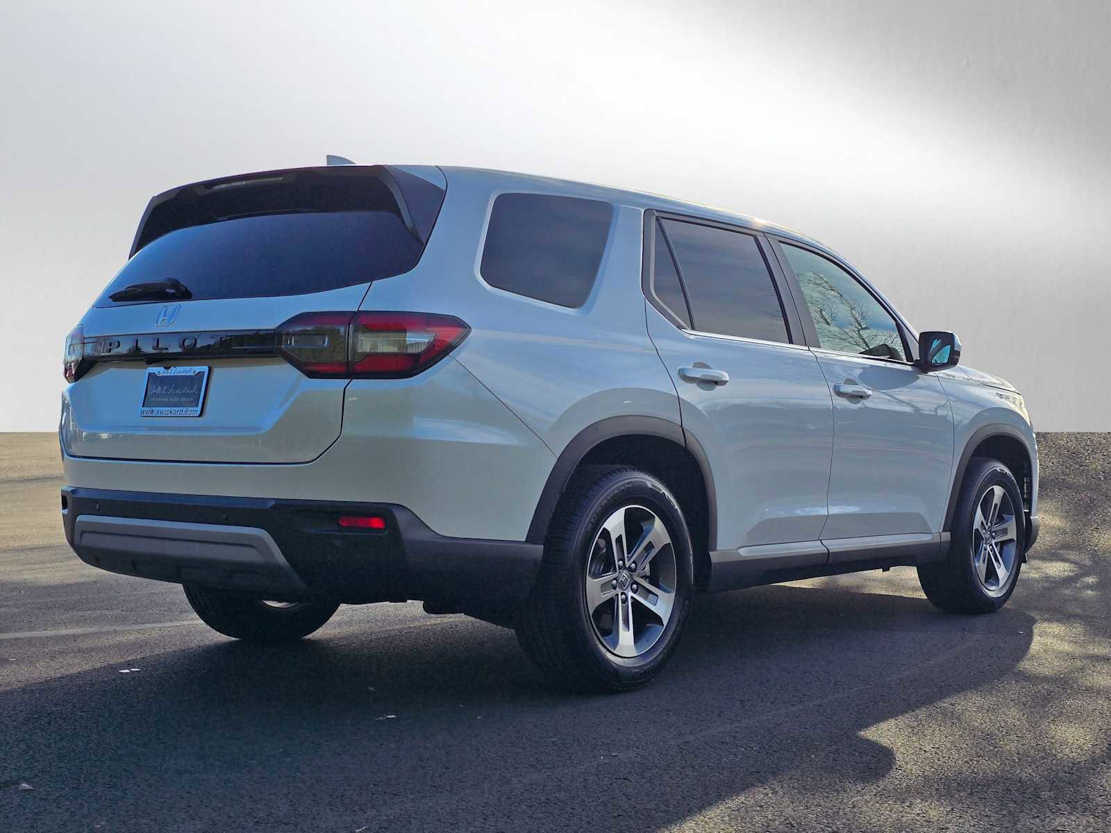 Used 2025 Honda Pilot EX-L image 3