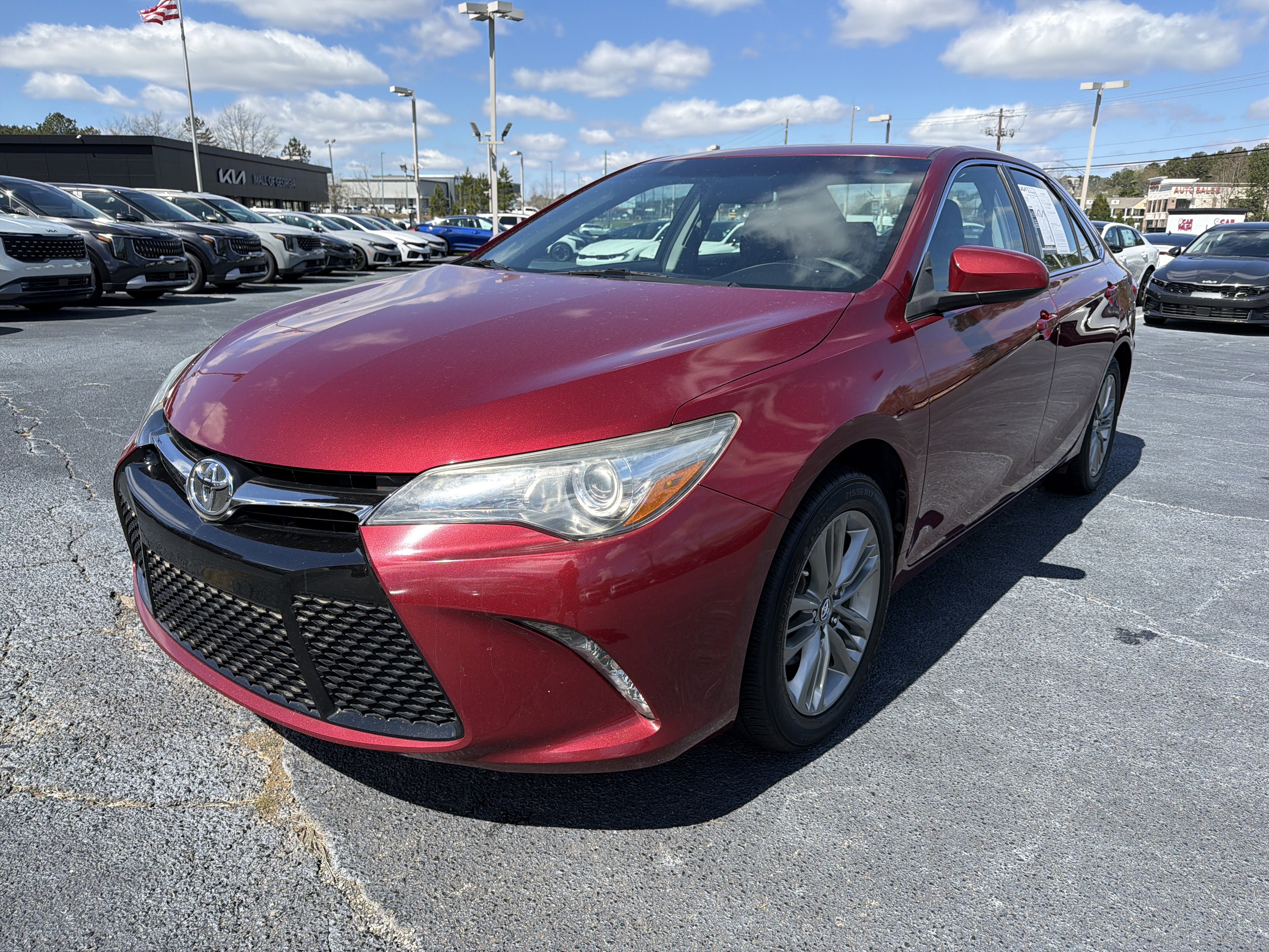 Used 2017 Toyota Camry SE image 6