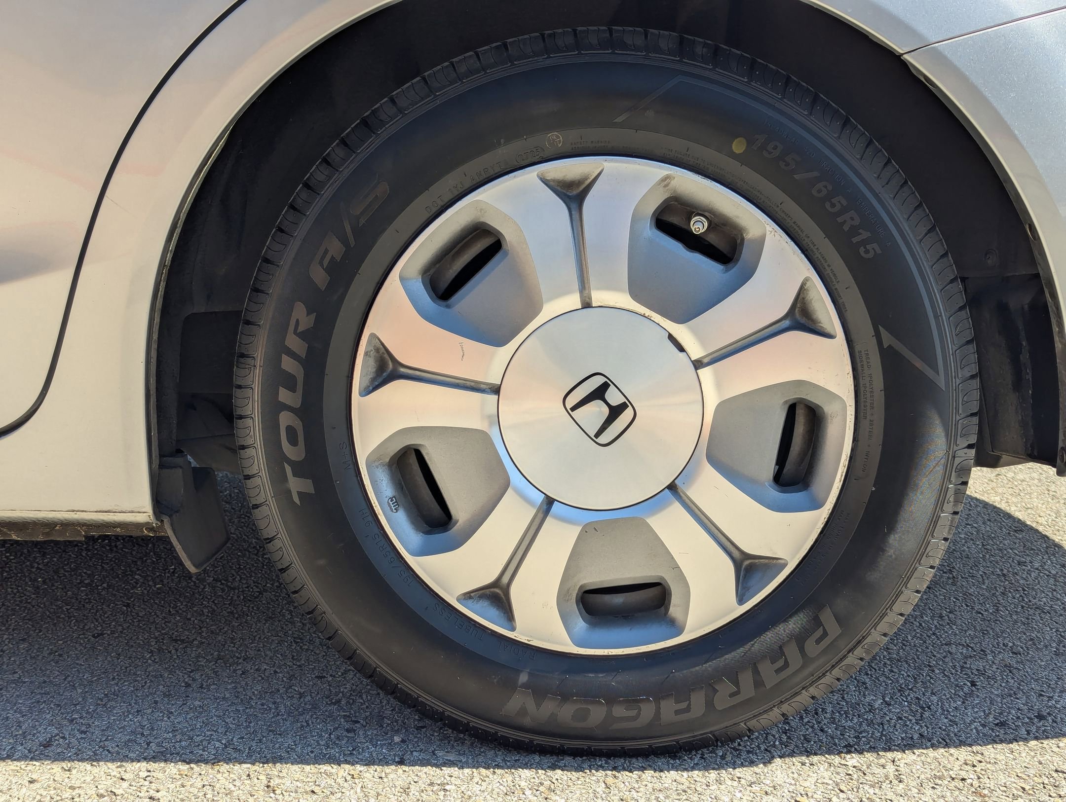 Used 2012 Honda Civic Hybrid Sedan image 26