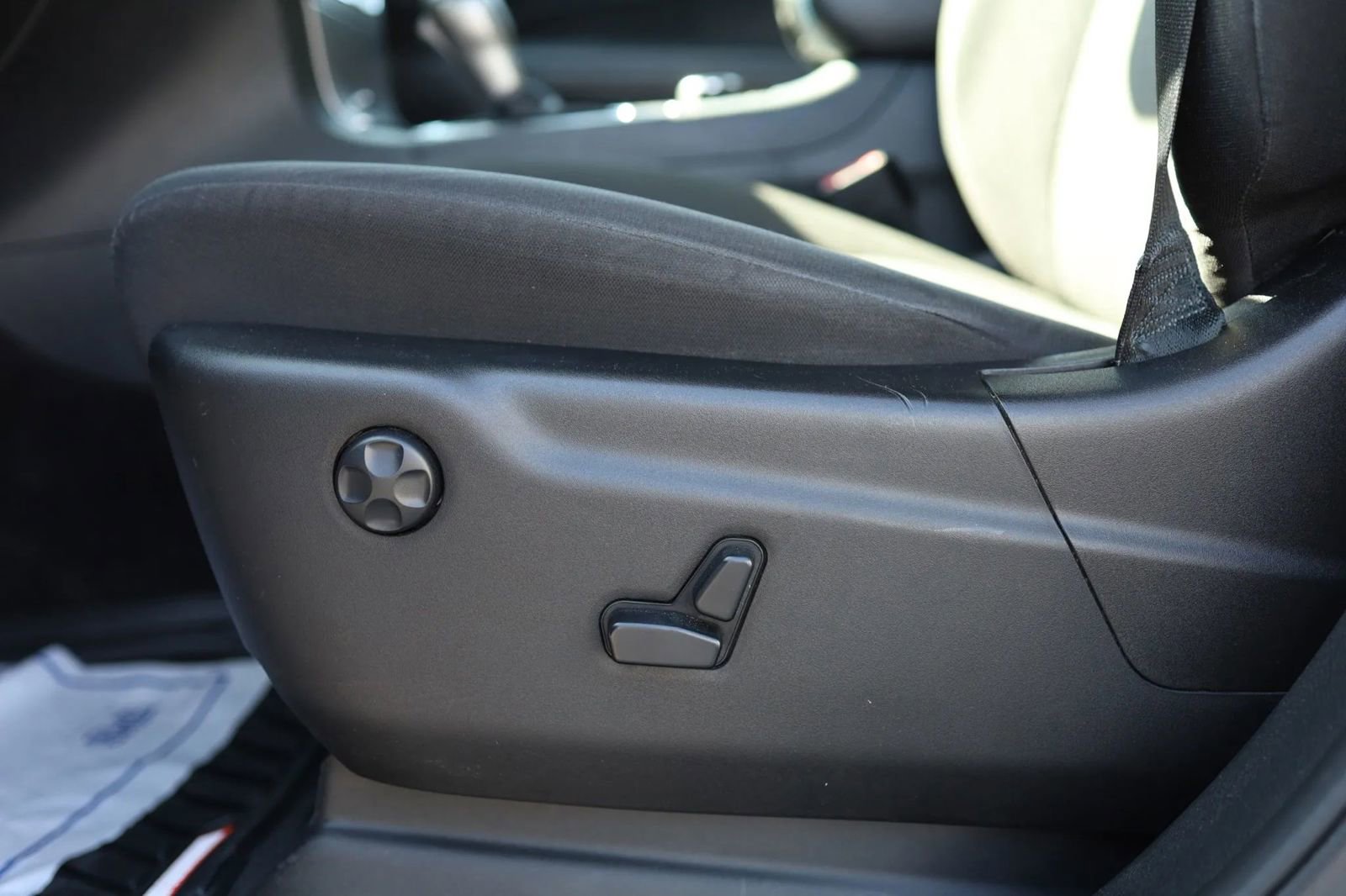 Used 2018 Jeep Grand Cherokee Laredo image 12